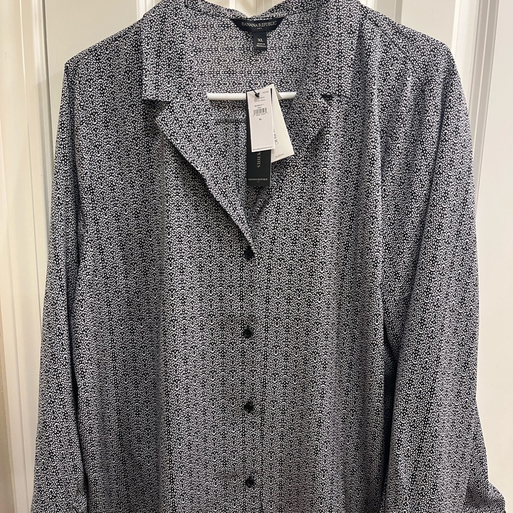 Banana Republic Button Down Black and White Patterned Long Sleeve Shirt NWT